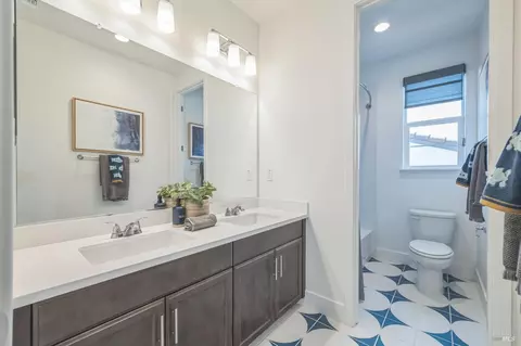 Bath - 701 Castle St, Oakley, CA 94561 photo 4 of 5