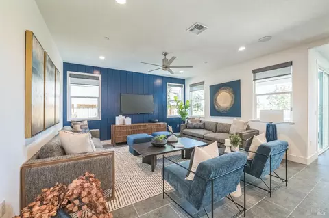 Living - 701 Castle St, Oakley, CA 94561 photo 4 of 6