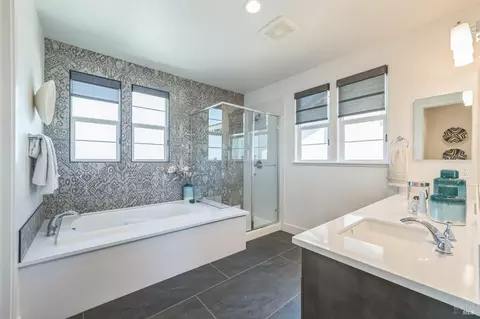 Bath - 701 Castle St, Oakley, CA 94561 photo 1 of 5