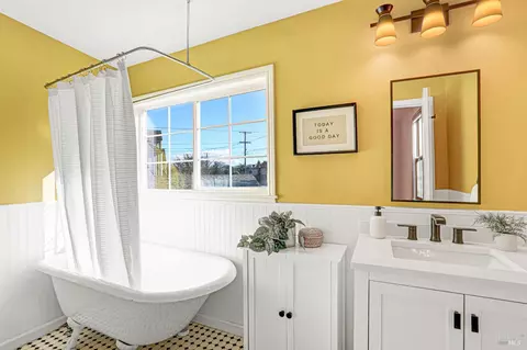 Bath - 229-231 Bodega Ave, Petaluma, CA 94952 photo 2 of 3