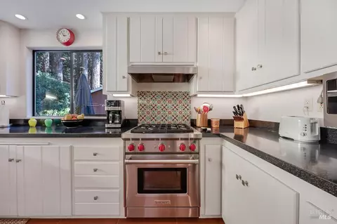 Kitchen - 17600 Willow Creek Rd, Occidental, CA 95465 photo 2 of 3