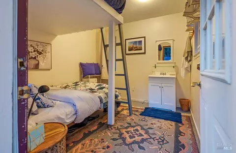 Bedroom - 17600 Willow Creek Rd, Occidental, CA 95465 photo 11 of 11