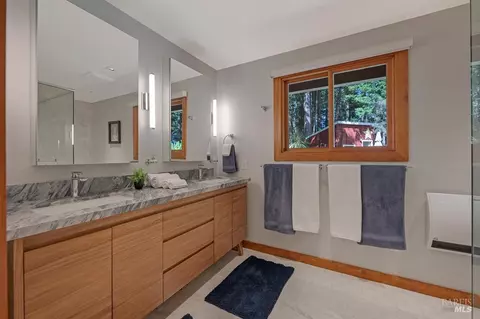 Bath - 17600 Willow Creek Rd, Occidental, CA 95465 photo 7 of 7