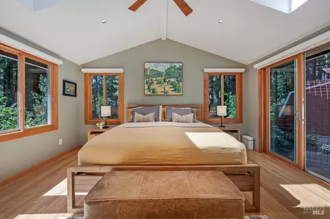 Bedroom - 17600 Willow Creek Rd, Occidental, CA 95465 photo 8 of 11