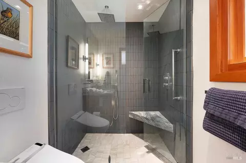 Bath - 17600 Willow Creek Rd, Occidental, CA 95465 photo 2 of 7