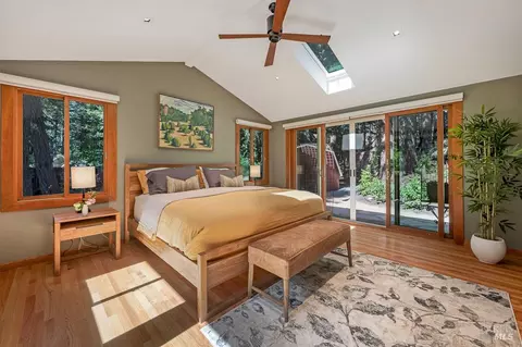 Bedroom - 17600 Willow Creek Rd, Occidental, CA 95465 photo 6 of 11