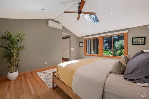 Bedroom - 17600 Willow Creek Rd, Occidental, CA 95465 photo 7 of 11