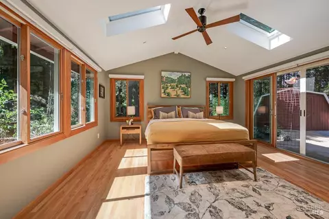 Bedroom - 17600 Willow Creek Rd, Occidental, CA 95465 photo 9 of 11