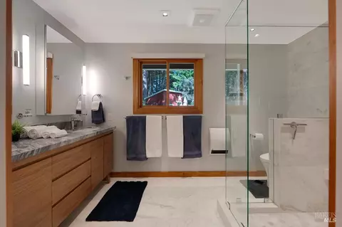 Bath - 17600 Willow Creek Rd, Occidental, CA 95465 photo 5 of 7