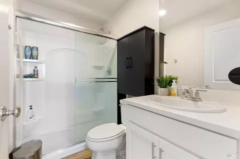 Bath - 2874 Shaver St, Fairfield, CA 94533 photo 1 of 3