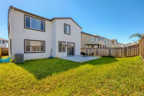Exterior - 2874 Shaver St, Fairfield, CA 94533 photo 5 of 6
