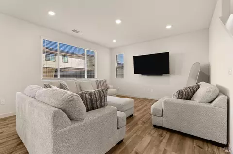 Living - 2874 Shaver St, Fairfield, CA 94533 photo 1 of 3