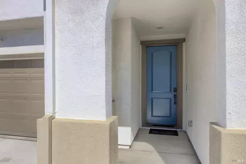 Entry Way - 2874 Shaver St, Fairfield, CA 94533 photo 1 of 7