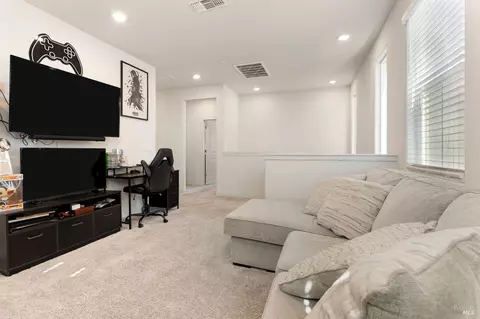 Living - 2874 Shaver St, Fairfield, CA 94533 photo 3 of 3