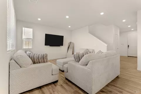 Living - 2874 Shaver St, Fairfield, CA 94533 photo 2 of 3