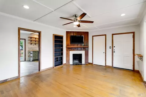 Living - 122 Fleming Ave, Vallejo, CA 94590 photo 4 of 4