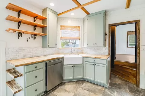 Kitchen - 122 Fleming Ave, Vallejo, CA 94590 photo 3 of 7
