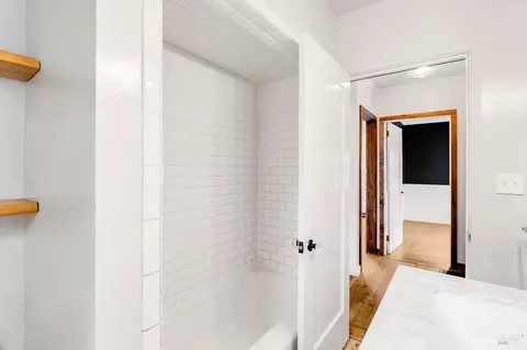 Bath - 122 Fleming Ave, Vallejo, CA 94590 photo 3 of 4