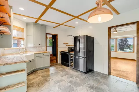 Kitchen - 122 Fleming Ave, Vallejo, CA 94590 photo 7 of 7
