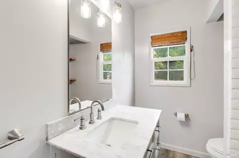 Bath - 122 Fleming Ave, Vallejo, CA 94590 photo 2 of 4