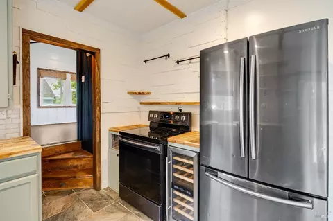 Kitchen - 122 Fleming Ave, Vallejo, CA 94590 photo 4 of 7