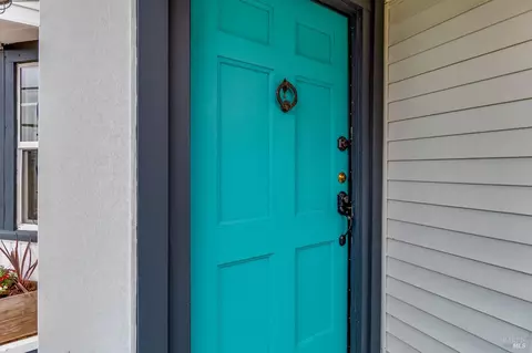 Entry Way - 122 Fleming Ave, Vallejo, CA 94590 photo 1 of 5