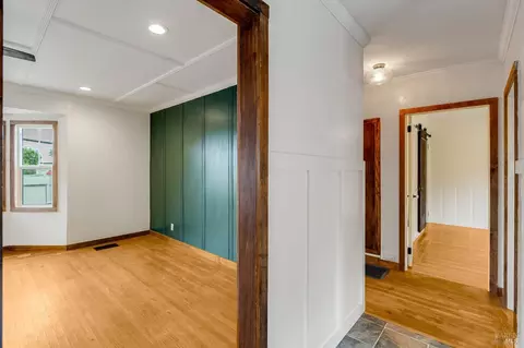 Entry Way - 122 Fleming Ave, Vallejo, CA 94590 photo 4 of 5