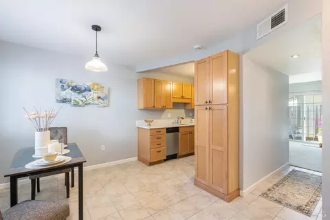 1452 Townview Ave, Santa Rosa, CA 95405