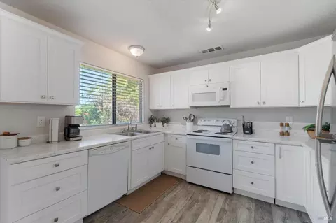 Kitchen - 244 Woodhill Dr, Redding, CA 96003 photo 2 of 9