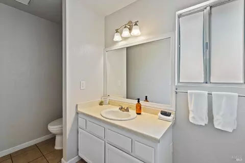 Bath - 244 Woodhill Dr, Redding, CA 96003 photo 2 of 7