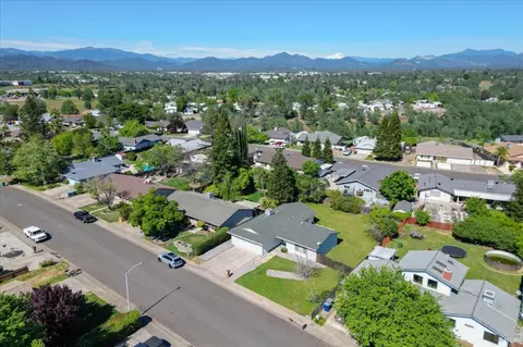 View/Area - 244 Woodhill Dr, Redding, CA 96003 photo 3 of 6