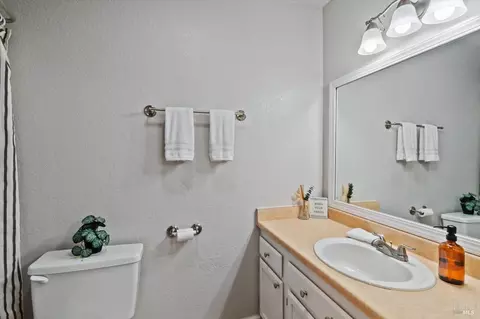 Bath - 244 Woodhill Dr, Redding, CA 96003 photo 3 of 7