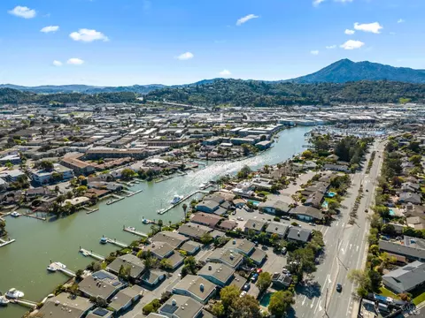 9 Porto Bello Dr, San Rafael, CA 94901