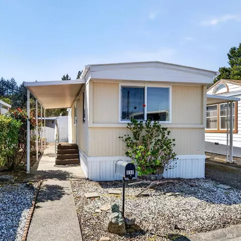 117 Oakwood Ln, Santa Rosa, CA 95409