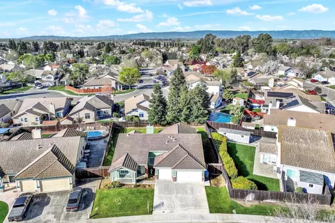 View/Area - 675 Brians Way, Dixon, CA 95620 photo 2 of 7