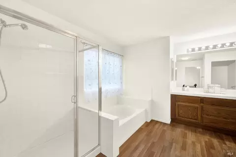 Bath - 675 Brians Way, Dixon, CA 95620 photo 2 of 4
