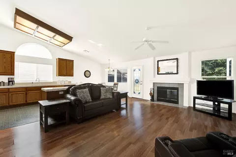 Living - 675 Brians Way, Dixon, CA 95620 photo 7 of 8