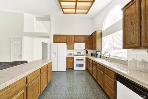 Kitchen - 675 Brians Way, Dixon, CA 95620 photo 3 of 5