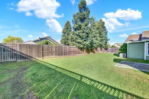 Exterior - 675 Brians Way, Dixon, CA 95620 photo 5 of 12