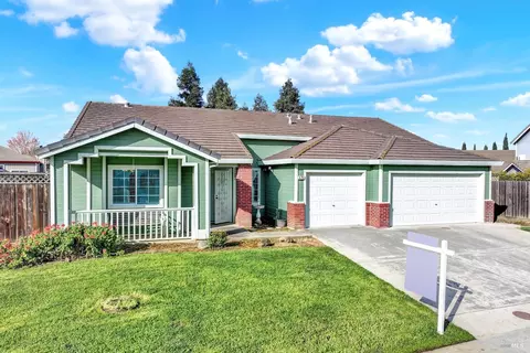 Exterior - 675 Brians Way, Dixon, CA 95620 photo 2 of 12