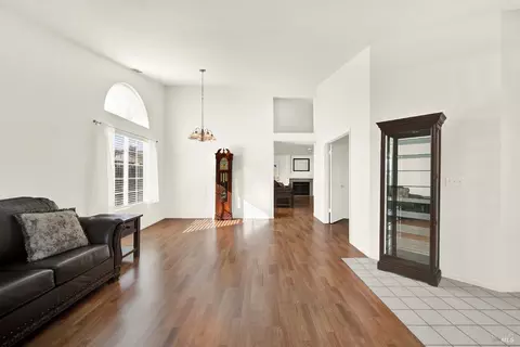 Living - 675 Brians Way, Dixon, CA 95620 photo 5 of 8