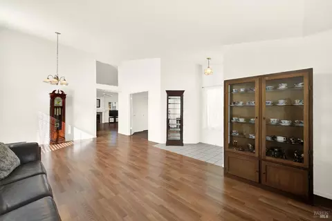 Living - 675 Brians Way, Dixon, CA 95620 photo 4 of 8