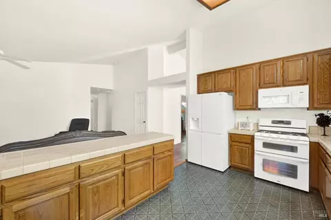 Kitchen - 675 Brians Way, Dixon, CA 95620 photo 4 of 5