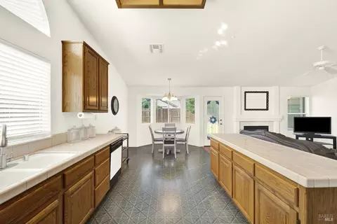Kitchen - 675 Brians Way, Dixon, CA 95620 photo 5 of 5