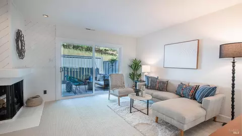 8 Ace Ct, Fairfax, CA 94930