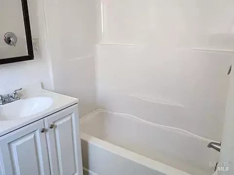 Bath - 1930 L Ellenburg St, Vallejo, CA 94590 photo 2 of 2