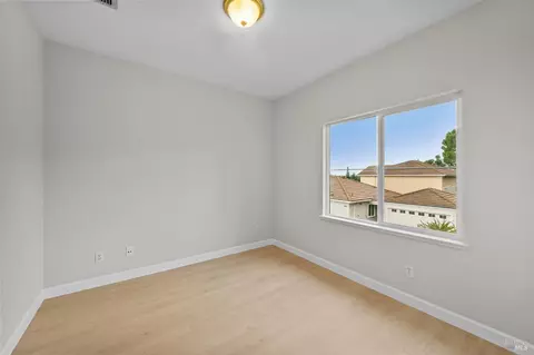 Bedroom - 2042 Rummel Ct, Vacaville, CA 95688 photo 4 of 6