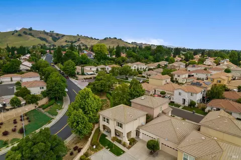 View/Area - 2042 Rummel Ct, Vacaville, CA 95688 photo 3 of 4