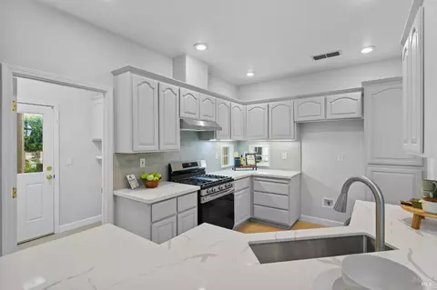 Kitchen - 2042 Rummel Ct, Vacaville, CA 95688 photo 3 of 5