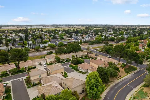 View/Area - 2042 Rummel Ct, Vacaville, CA 95688 photo 2 of 4